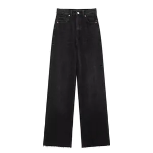 Vorderansicht schwarzer Denim-Jeans mit hoher Taille und geradem Bein, flach liegend.