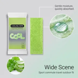 Vue détaillée des lingettes rafraîchissantes montrant la texture et les ingrédients naturels.