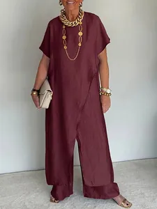 Sofisticato completo bordeaux con tunica asimmetrica e pantaloni larghi coordinati