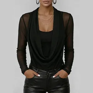 Elegante zwarte damestop met colbertkraag en lange mesh mouwen, slim fit en minimalistisch
