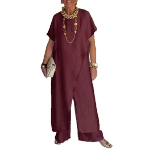 Completo due pezzi da donna con top asimmetrico bordeaux e pantaloni a gamba larga
