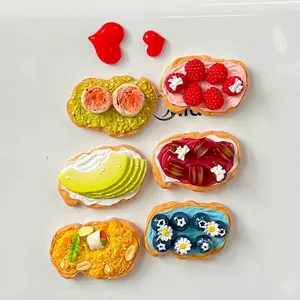 Set von sechs detaillierten Harz-Miniatur-Kühlschrankmagneten mit Frucht-Toast-Designs