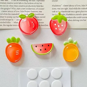 Colección de dijes de resina de frutas coloridas con diseños de manzana y fresa