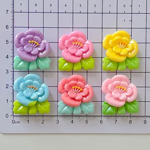 Referencia de tamaño de dijes de flores de resina de colores para manualidades y pelo