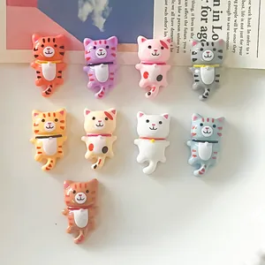 Collection d'accessoires colorés en résine de chat mignon pour bricolage et artisanat.