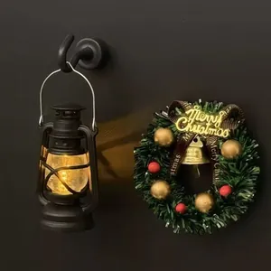 Aimants créatifs couronne de Noël miniature et lanterne vintage sur fond sombre chic