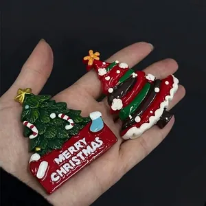 Magneti da frigo albero di Natale 3D in resina tenuti in mano per decorazioni