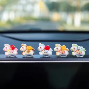 2026 Anno del Cavallo Zodiaco Mini Ornamenti Auto Set Resina Cruscotto Decorazione Statue Animali Carine per Interni Regalo