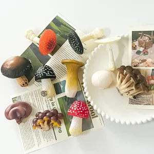 Collezione dettagliata di calamite da frigo a forma di funghi 3D realistici vari stili
