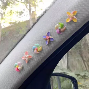 Mini molinillos de viento giratorios de colores para la decoración del salpicadero del coche