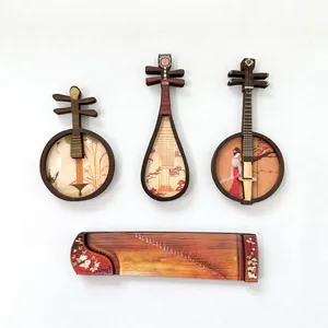Detailansicht von chinesischen Musikinstrumenten-Magneten aus Holz mit Mustern