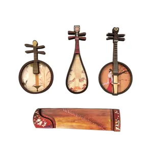 Set mit 4 Kühlschrankmagneten aus Holz mit traditionellen chinesischen Musikinstrumenten.