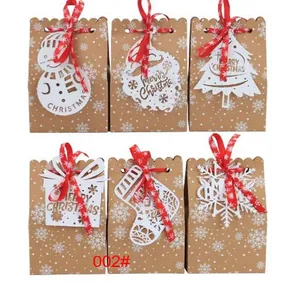 6er-Set Weihnachts-Geschenktüten aus Kraftpapier mit Schneeflocken und roten Bändern