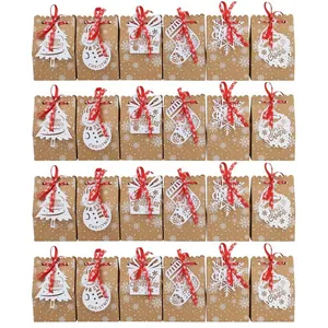 24er-Set Weihnachts-Geschenktüten aus Kraftpapier mit Schneeflockenmuster und roten Schleifen