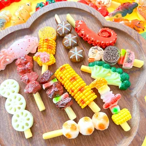 Gros plan détaillé de magnets alimentaires réalistes en forme de brochettes 3D BBQ.
