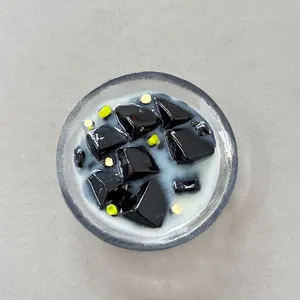 Magnete da frigo in resina 3D realistico con una ciotola in miniatura di gelatina di ghiaccio