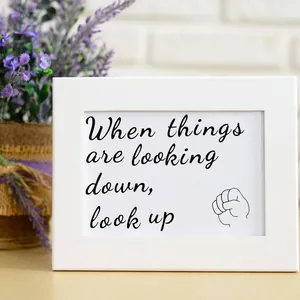DIY αυτοκόλλητο με χειρόγραφη φράση Look Up για τη διακόσμηση σπιτιού γραφείου