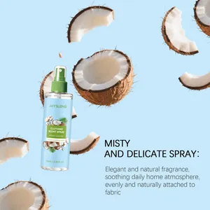 Spray profumato per vestiti al cocco con pezzi di cocco fresco fluttuanti sullo sfondo