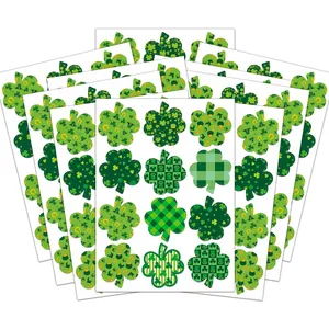 Set de pegatinas de trébol para San Patricio con diversos patrones verdes deco