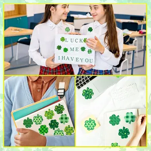 Pegatinas decorativas de trébol de San Patricio en portátil, cuaderno y caja de luz