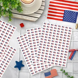 Varias hojas de mini pegatinas de la bandera estadounidense para proyectos de scrapbooking