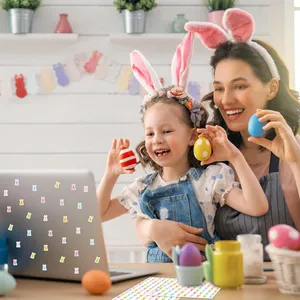 Pegatinas mini de conejito de Pascua coloridas usadas como decoración de portátil DIY