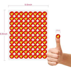 Vue détaillée des autocollants de récompense pouce levé avec diamètre de 0,6 pouce
