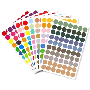 Gedetailleerde weergave van diverse 1,9 cm gekleurde ronde stickerstippen in tinten