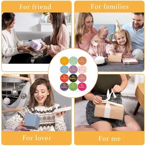 Scènes de vie avec des autocollants dorés Happy Birthday pour boîtes cadeaux