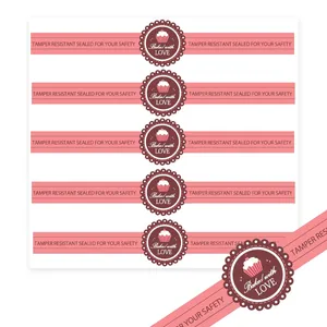 Étiquettes roses de pâtisserie avec design cupcake 'Baked with LOVE' et sceau.