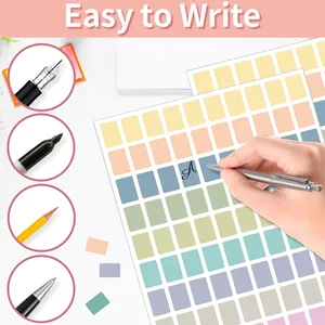 Vista dettagliata di etichette colorate impermeabili con prova di scrittura a penna