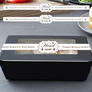 Detailweergave van lange 'Hand made' sluitstickers voor taartdozen en ook gebak.