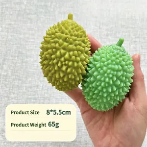 Lot de deux jouets anti-stress en forma de durian tenus en main pour se détendre