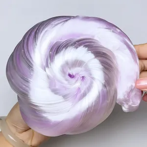 Grote paars en wit gedraaide vloeibare glas-slime voor echte sensorische ontspanning