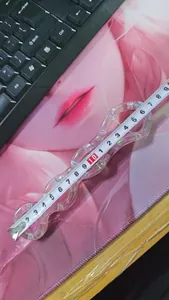 Jouet sensoriel Tangle iridescent transparent mesuré à 15 cm de longueur totale