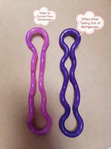 Jouet fidget thermochromique montrant l'effet de changement de couleur après réfrigération