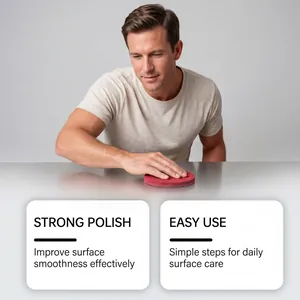 Detailansicht eines roten Polierpads, das Möbeloberflächen effektiv glättet