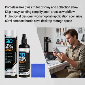Spray lucido per stampa 3D mostrato in applicazione in un ambiente d'officina.