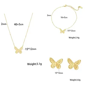 Elegante conjunto de collar, pulsera y pendientes de mariposa dorada con dimensiones
