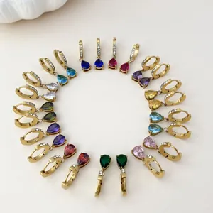 Eleganti orecchini a cerchio con 12 pietre portafortuna e ciondoli a goccia placcati oro.