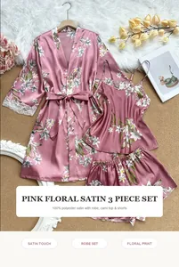 Conjunto de pijama de 3 piezas en satén floral rosa con bata, top y pantalones
