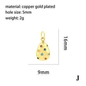 Detalle de colgante ojo turco chapado en oro 18K con medidas de 16mm de alto