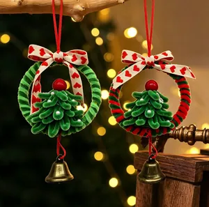Decorazione Natalizia Fatta a Mano con Scovolini e Campana in Metallo Fiocco in Nastro Albero di Natale per Casa Porta
