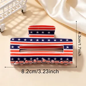 Detailweergave van de vierkante Amerikaanse vlag haarklem met afmetingen 8,2x4,3 cm