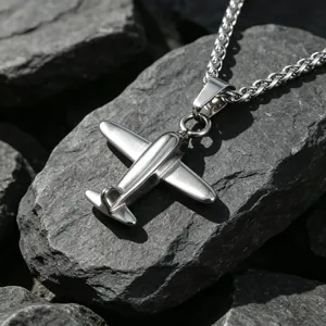 Collar con colgante de avión de combate P-51 de acero inoxidable para hombre en piedras