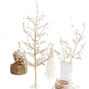 Elegante gouden kralen kersttak decoraties voor creatieve feestelijke scene indeling