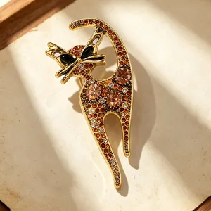 Vintage Gold-Katzenbrosche mit funkelnden bernsteinfarbenen Strasssteinen und Design.