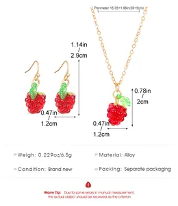 Especificaciones del producto para el conjunto de collar y pendientes de fresa roja en aleación.