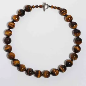 Collier Perlé en Pierre d'Oeil de Tigre Naturelle Rétro pour Femme Acier Titane Plaqué Or 18K Pendentif Coeur Ajustable