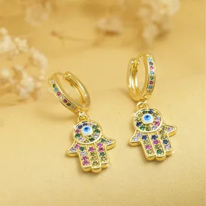 Pendientes de aro mano de Fátima dorados con diseño de ojo turco en circón de colores